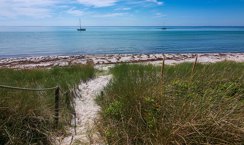 Ristinge Strand mit Segelbooten